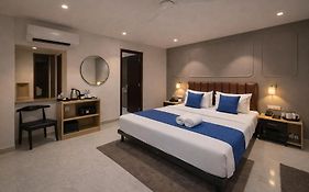 Qotel Comfort Golden Saffron - Hotel In Punjabi Bagh Near Metro